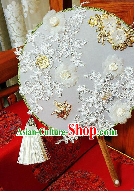 China Traditional Xiuhe Suit Silk Fan Wedding Bride Lace Flowers Palace Fan Handmade White Tassel Circular Fan