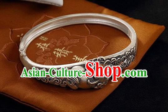 China Handmade Silver Carving Pi Xiu Bracelet Traditional Wristlet Bangle Jewelry