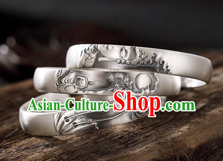 China Handmade Silver Carving Lotus Bracelet Traditional Wristlet Jewelry