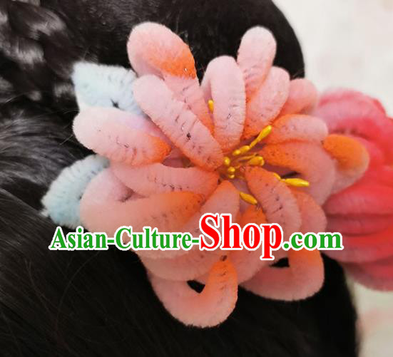 China Traditional Velvet Pink Chrysanthemum Hairpin Handmade Ancient Empress Headwear
