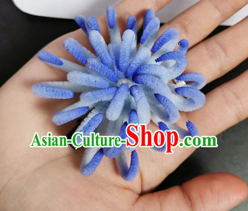 China Handmade Ancient Princess Hair Stick Ming Dynasty Blue Velvet Chrysanthemum Hair Claw