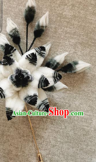Handmade China Classical White Velvet Brooch Traditional Cheongsam Accessories