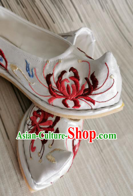 Handmade Chinese Traditional Ming Dynasty Hanfu Shoes Satin Shoes White Embroidered Shoes