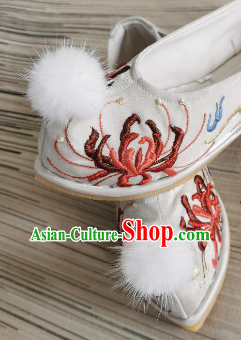 Handmade Chinese Traditional Ming Dynasty Hanfu Shoes Satin Shoes White Embroidered Shoes