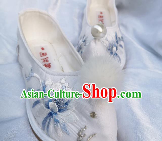 Handmade Chinese Traditional Ming Dynasty Princess Shoes Embroidered Epiphyllum Shoes White Satin Shoes