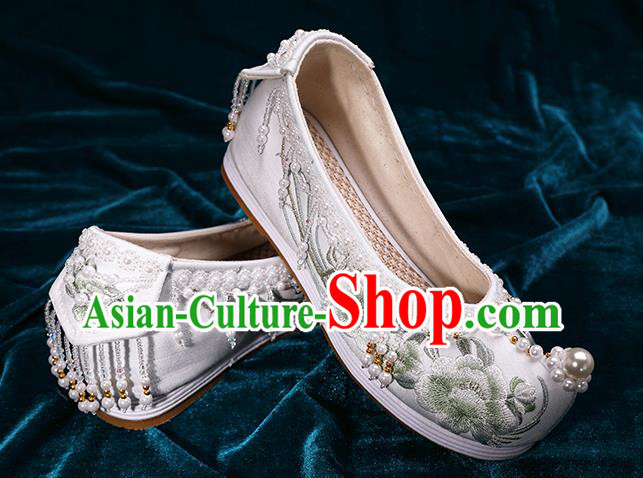 Chinese Traditional Embroidered Peony Shoes Handmade White Shoes Hanfu Pearls Shoes