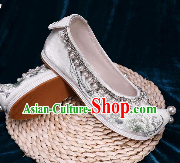 Chinese Handmade White Satin Shoes Hanfu Pearls Shoes Traditional Embroidered Peach Blossom Shoes