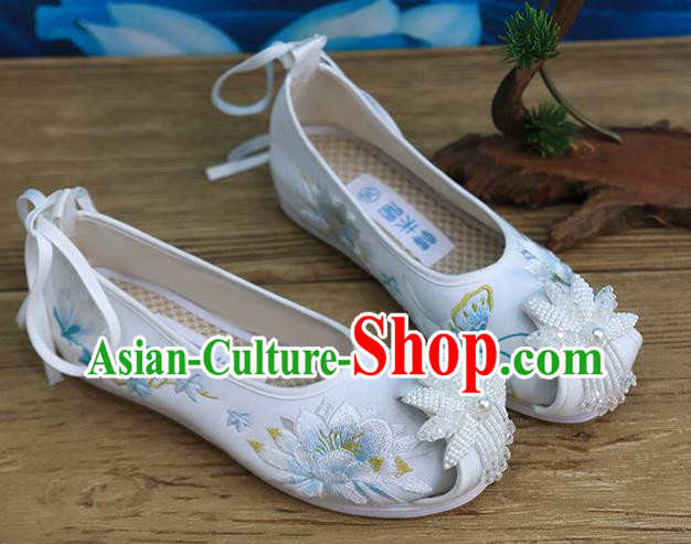 Chinese Traditional Hanfu White Cloth Shoes Ancient Princess Shoes Embroidered Epiphyllum Shoes