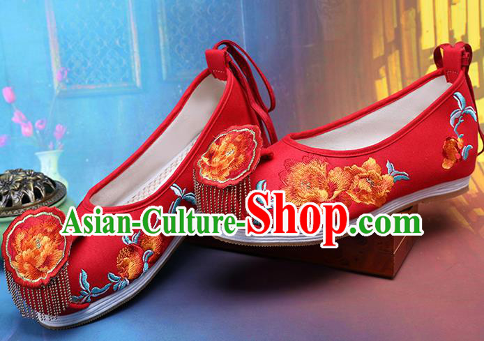 Chinese Ancient Bride Red Shoes Wedding Embroidered Peony Shoes Traditional Hanfu Golden Tassel Shoes