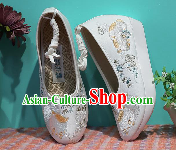 Chinese Traditional Ming Dynasty Shoes Ancient Princess Shoes Embroidered White Shoes
