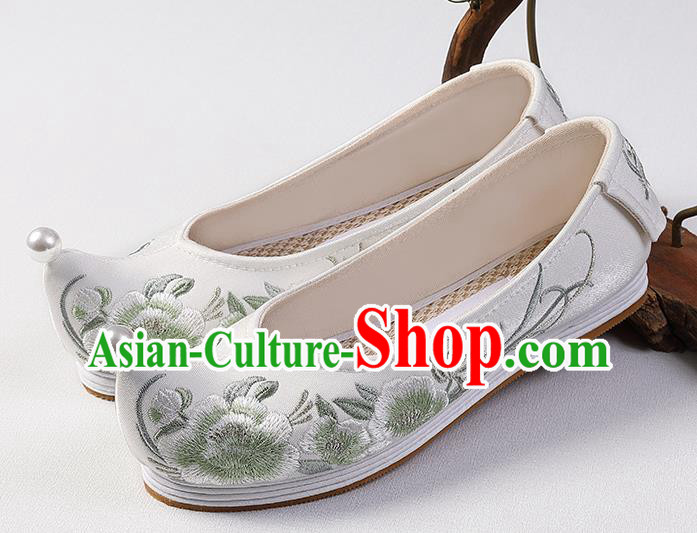 Chinese Classical Embroidered Begonia Shoes Traditional Women Shoes Handmade Hanfu White Cloth Shoes