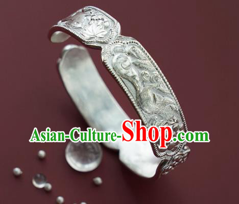 China Traditional National Carving Squirrel Grape Bangle Jewelry Handmade Silver Bracelet Accessories