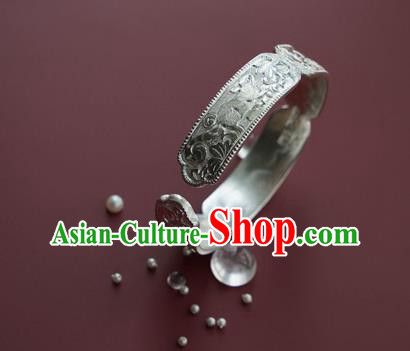 China Traditional National Carving Squirrel Grape Bangle Jewelry Handmade Silver Bracelet Accessories
