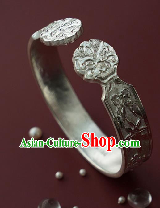 China Handmade Silver Carving Butterfly Bracelet Traditional National Bangle Jewelry Accessories