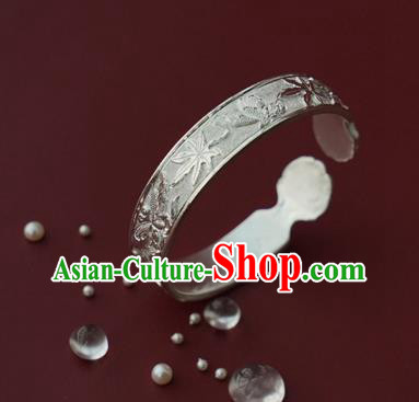 China Handmade Silver Carving Butterfly Bracelet Traditional National Bangle Jewelry Accessories
