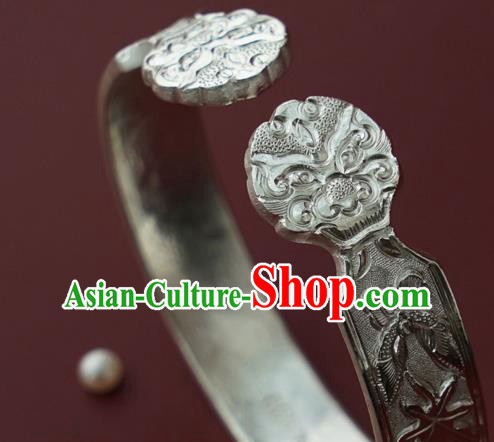 China Handmade Silver Carving Butterfly Bracelet Traditional National Bangle Jewelry Accessories