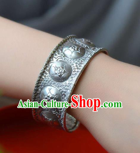 China Handmade Silver Carving Cloud Bracelet Traditional Jewelry Accessories National Ethnic Bangle