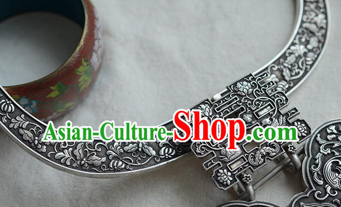 China Traditional Silver Carving Butterfly Longevity Lock Jewelry Accessories National Wedding Necklace Pendant