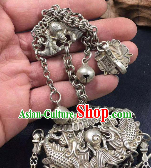 Chinese Handmade Carving Fishes Brooch Classical Ethnic Accessories National Silver Pendant Jewelry