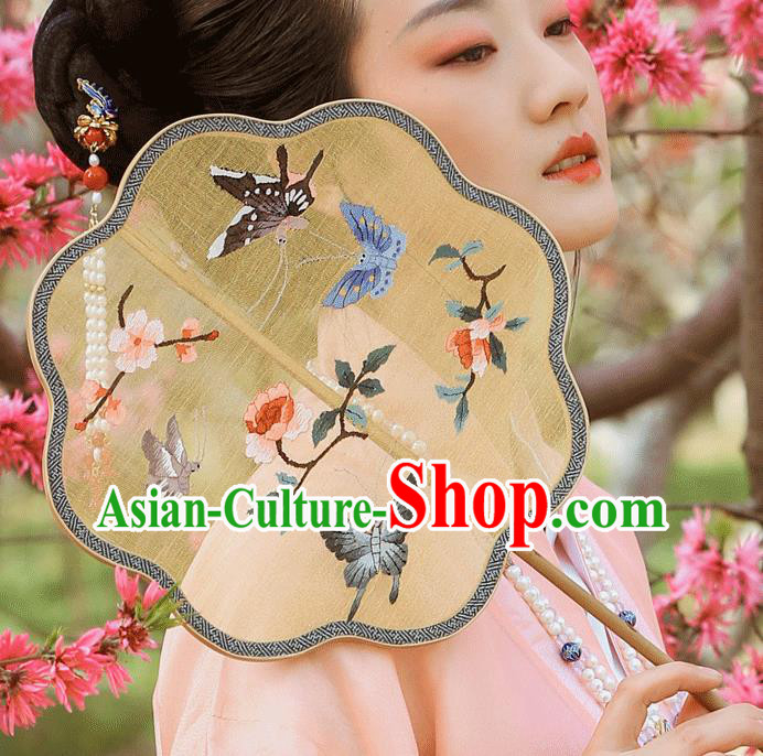 China AnChina Traditional Wedding Yellow Silk Fans Handmade Painting Butterfly Fan Ancient Hanfu Palace Fancient Hanfu Palace Fan Traditional Wedding Fans Handmade Painting Begonia White Silk Fan