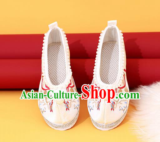 China Classical Beads Shoes Embroidered Fox Shoes Traditional National White Cloth Shoes