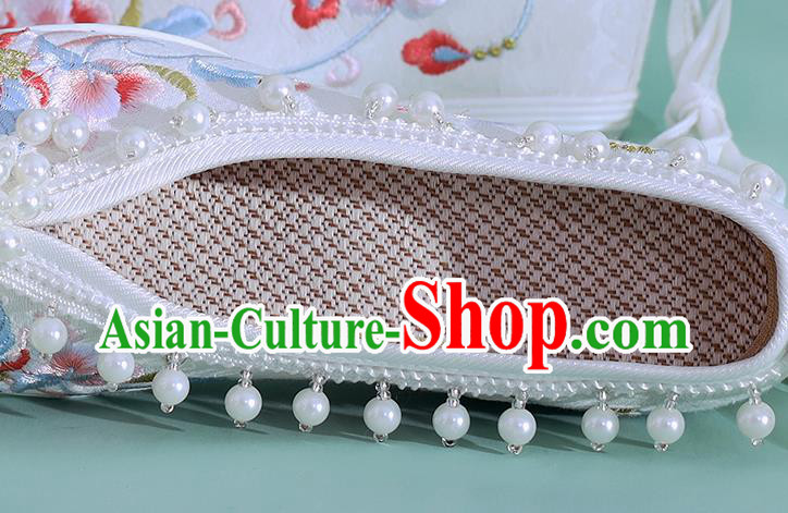 China Traditional National Wedding White Cloth Shoes Embroidered Phoenix Shoes Classical Beads Shoes