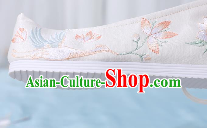 China National White Cloth Shoes Traditional Hanfu Shoes Ming Dynasty Young Lady Embroidered Shoes