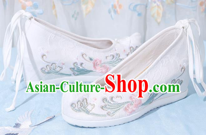 China Embroidered Shoes National Wedge Heel Shoes Traditional White Cloth Shoes