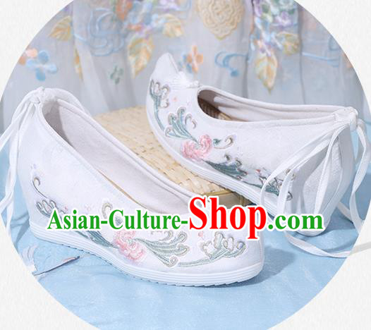 China Embroidered Shoes National Wedge Heel Shoes Traditional White Cloth Shoes