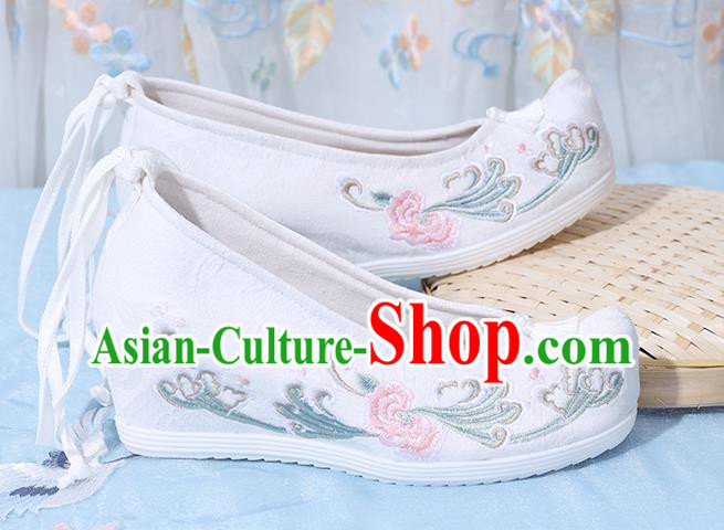 China Embroidered Shoes National Wedge Heel Shoes Traditional White Cloth Shoes