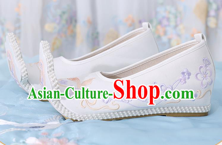 China Ancient Princess Embroidered Shoes Traditional Tang Dynasty Court White Cloth Shoes
