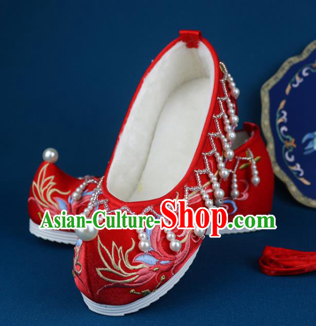 China Traditional Ming Dynasty Wedding Shoes Ancient Princess Embroidered Red Cloth Shoes Beads Tassel Shoes