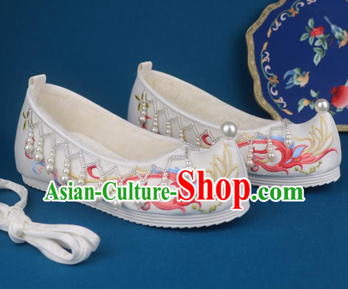 China Traditional Beads Tassel Shoes Ming Dynasty Shoes Ancient Princess Embroidered White Cloth Shoes