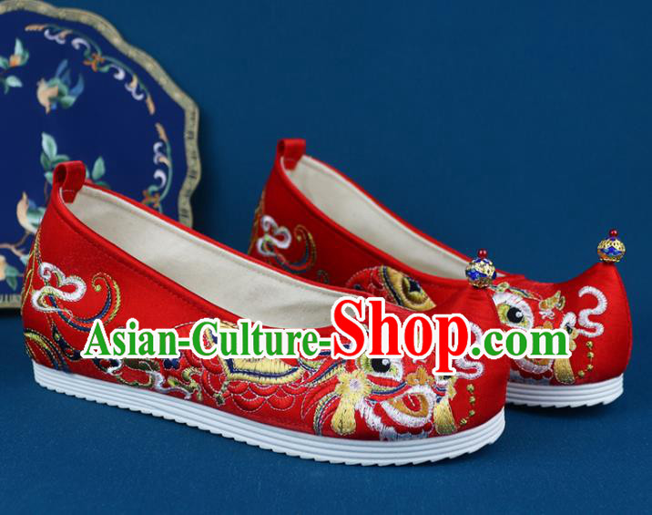 China Traditional Wedding Red Cloth Shoes Ming Dynasty Shoes Embroidered Lion Shoes