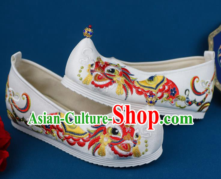 China Embroidered Lion Shoes Traditional Wedding White Cloth Shoes Ming Dynasty Princess Shoes