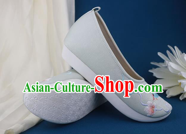 China National Embroidered Shoes Traditional Ming Dynasty Shoes Classical Dance Shoes Light Green Shoes