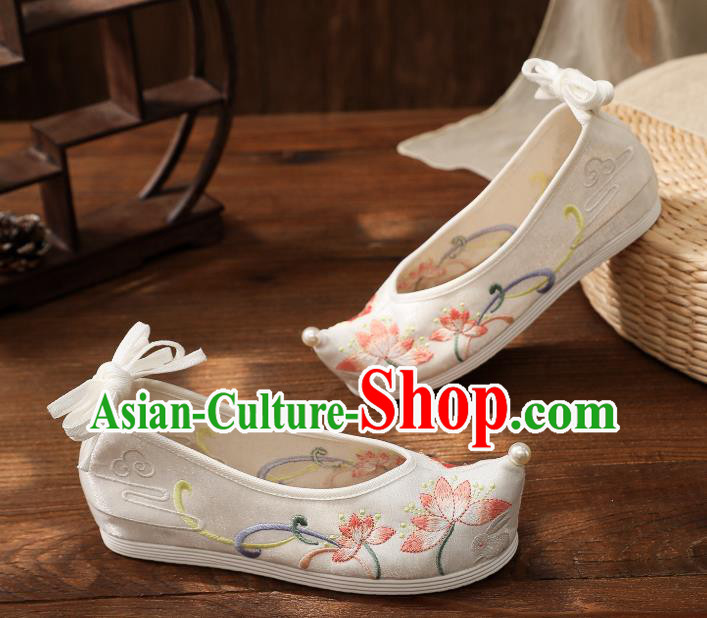 China Traditional White Cloth Shoes Embroidered Lotus Shoes Handmade Hanfu Shoes National Shoes