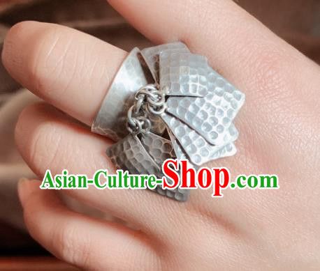 Chinese Handmade Ethnic Ring National Silver Carving Circlet Jewelry