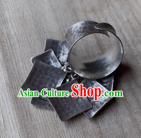 Chinese Handmade Ethnic Ring National Silver Carving Circlet Jewelry