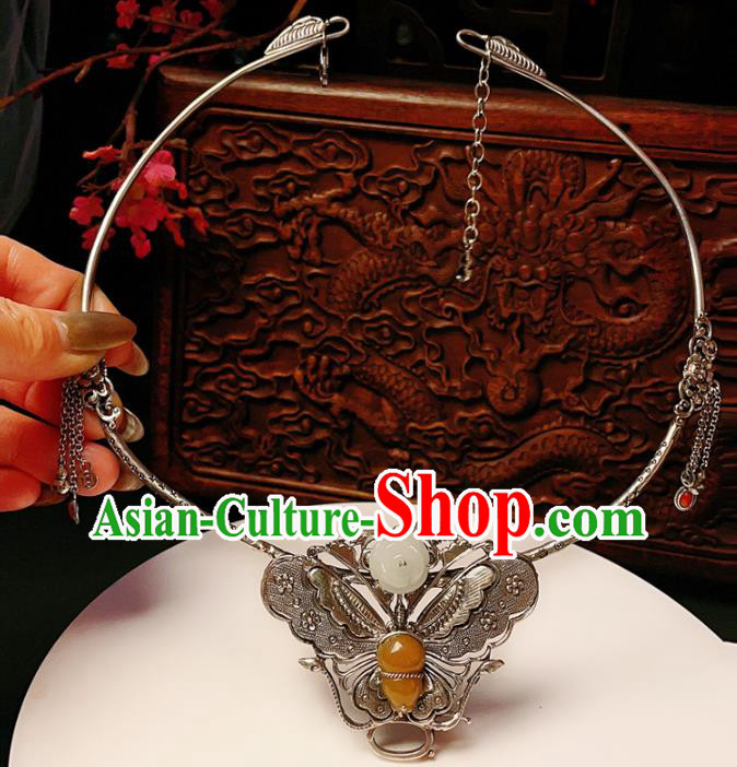 China Traditional Silver Butterfly Necklace Accessories Handmade Wedding Yellow Jadeite Gourd Necklet