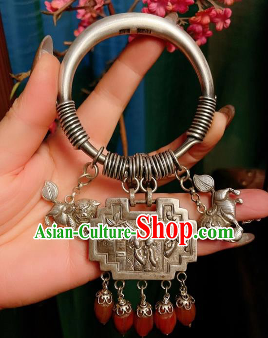 Handmade Chinese Silver Lock Bracelet Accessories Traditional Culture Jewelry Agate Tassel Bangle
