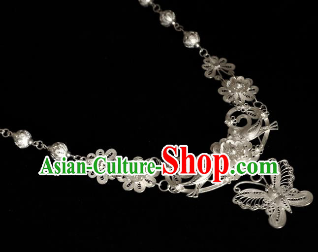 China Traditional Hanfu Plum Blossom Necklace Accessories Ancient Princess Silver Butterfly Necklet Pendant