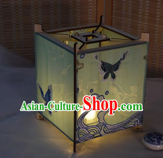 China Handmade Desk Lamp Embroidered Palace Lantern Embroidery Butterfly Lantern