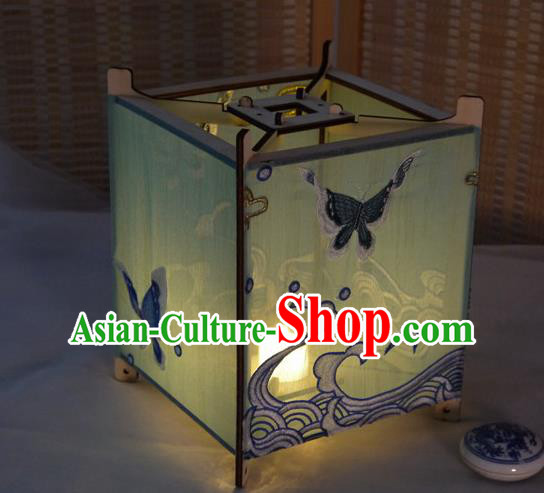 China Handmade Desk Lamp Embroidered Palace Lantern Embroidery Butterfly Lantern