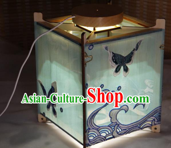 China Handmade Desk Lamp Embroidered Palace Lantern Embroidery Butterfly Lantern