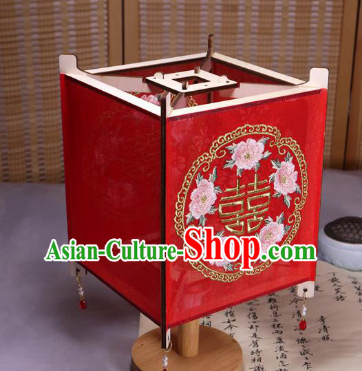 China Handmade Red Chiffon Desk Lamp Embroidered Palace Lantern Embroidery Peony Lantern