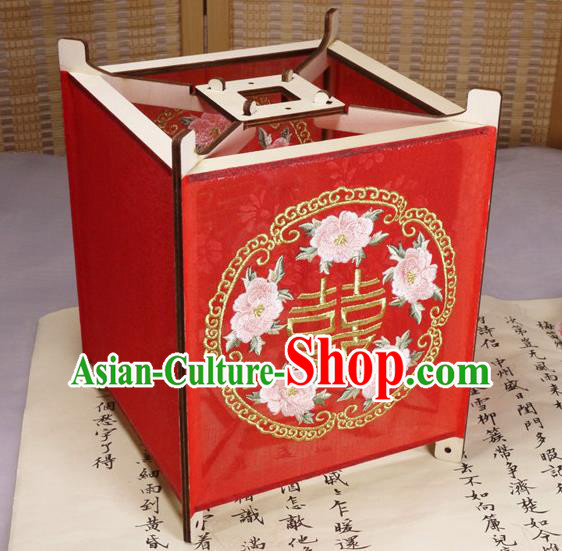 China Handmade Red Chiffon Desk Lamp Embroidered Palace Lantern Embroidery Peony Lantern