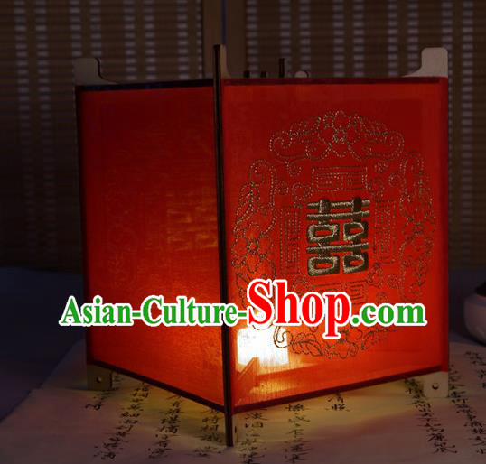 China Handmade Red Chiffon Desk Lamp Embroidered Palace Lantern Embroidery Peony Lantern