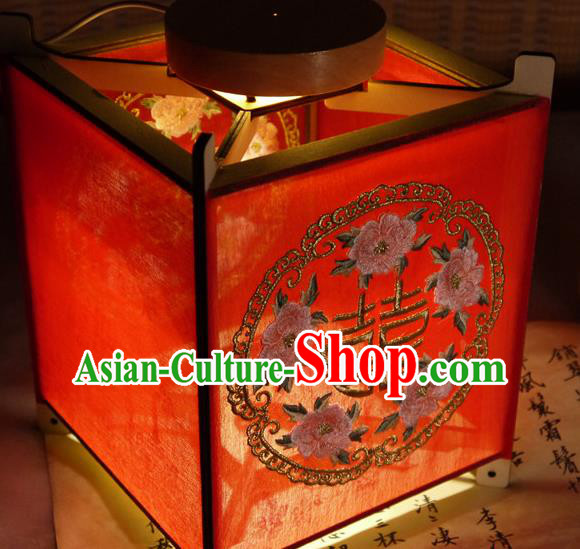 China Handmade Red Chiffon Desk Lamp Embroidered Palace Lantern Embroidery Peony Lantern