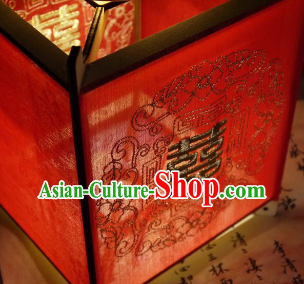 China Handmade Red Chiffon Desk Lamp Embroidered Palace Lantern Embroidery Peony Lantern